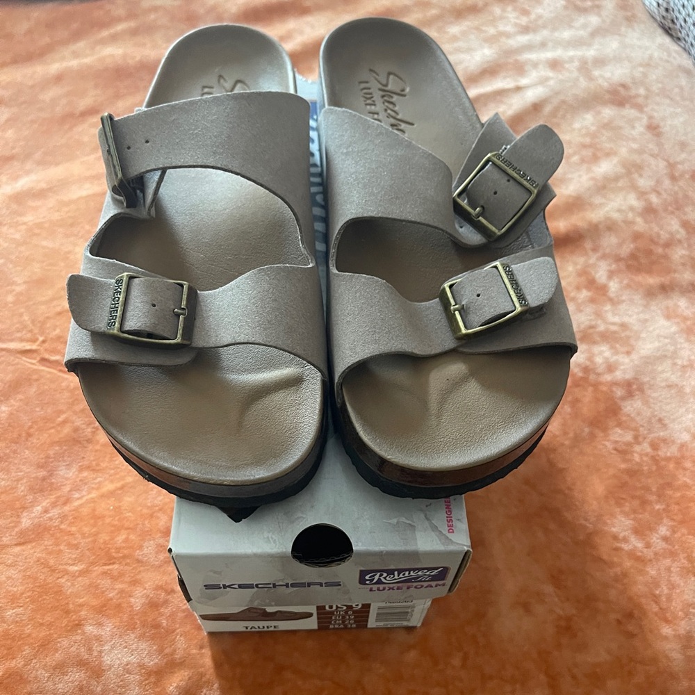 Women’s Skechers Relaxed fit luxe-foam sandals